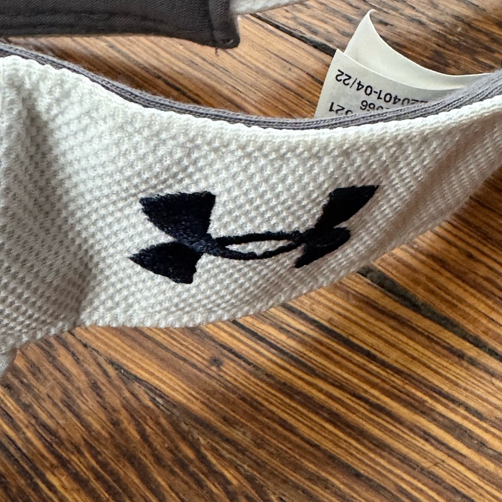NOTRE DAME Official (UNDER ARMOUR) White Visor with NOTRE DAME Logo - Picture 4 of 8
